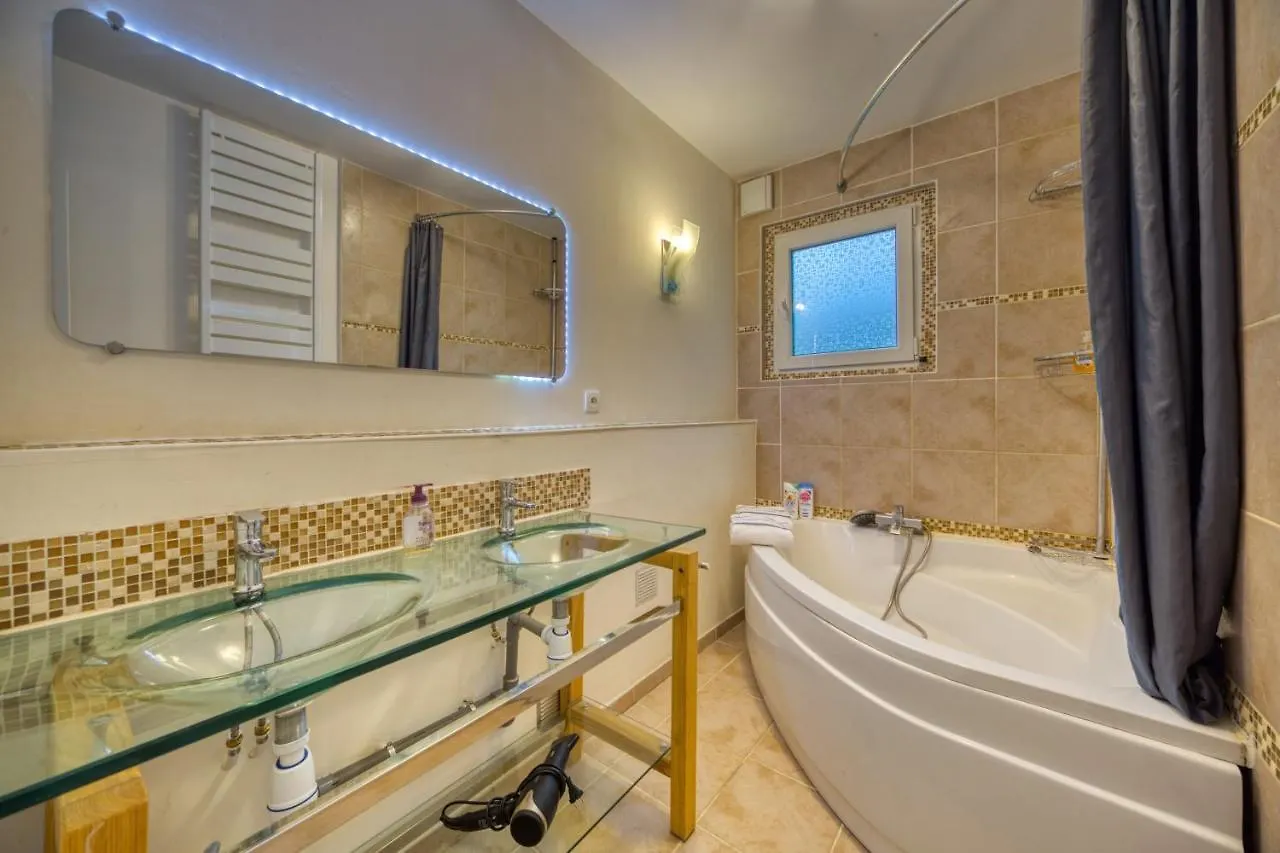 Nice Businessflat, Center, Free Parking, Business Or Holidays